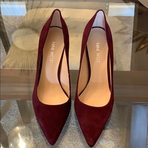 NWOT Nine West burgundy suede pumps